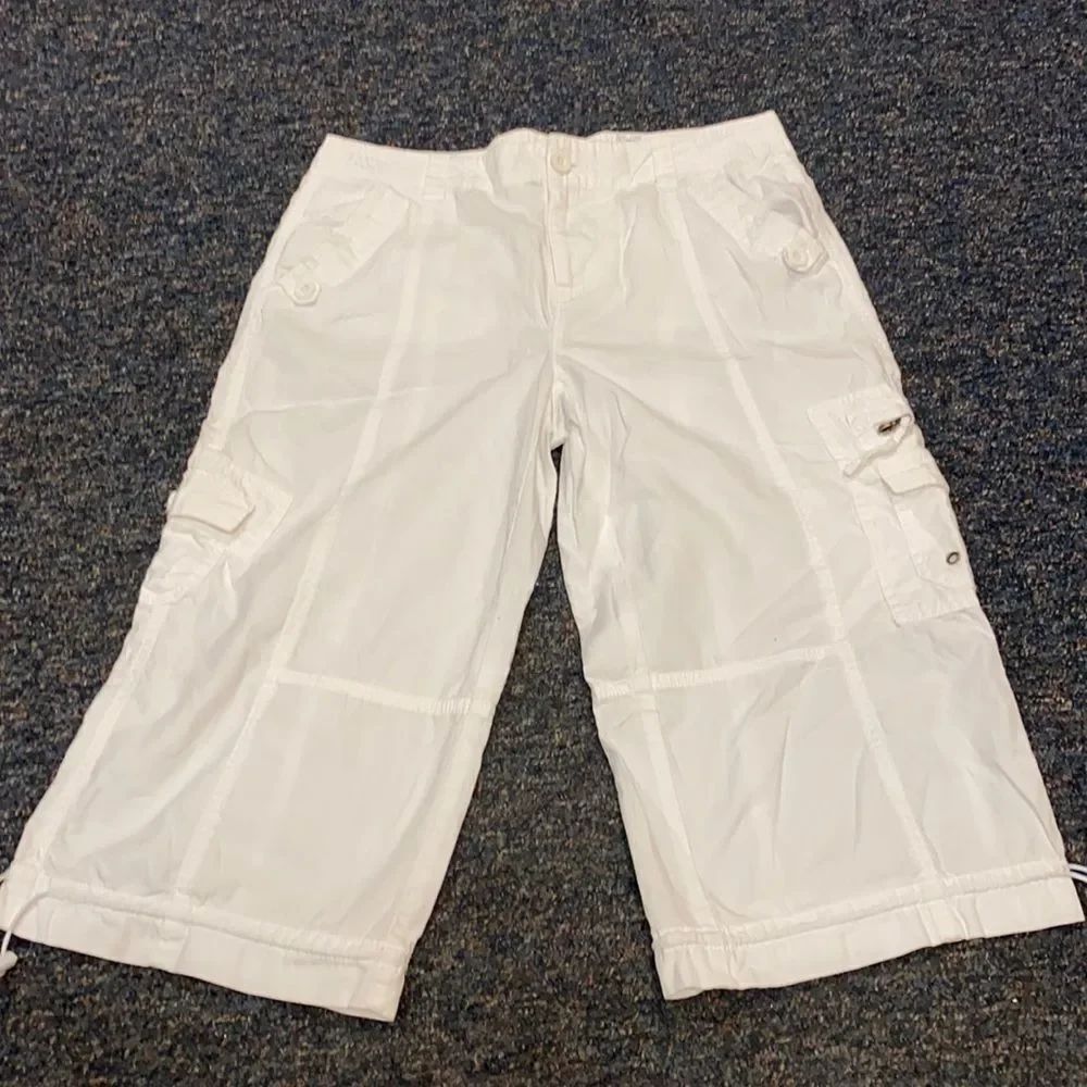 Christopher & Banks White Capris sz. 10
